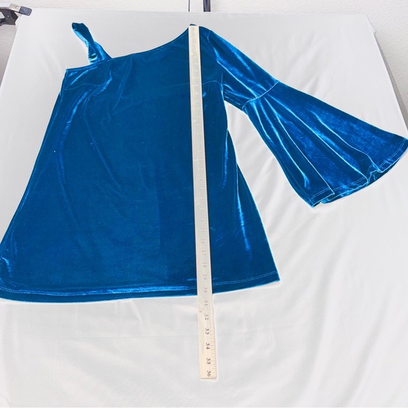 Trina Turk Skies Are Blue one-shoulder velvet dress - Picture 5 of 9